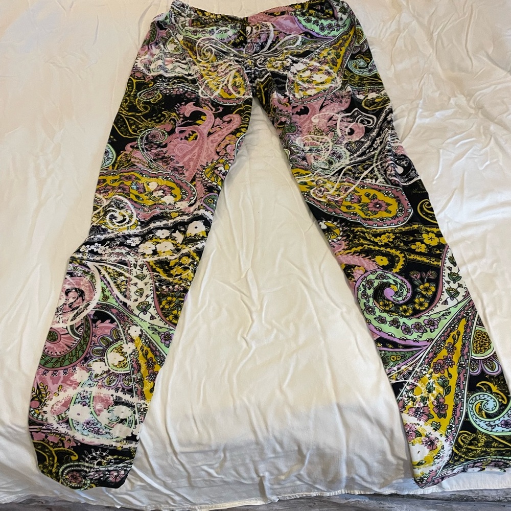 Plus size pink paisley leggings